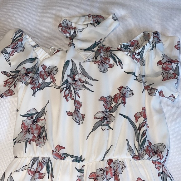 Sienna Sky Floral Jumpsuit with High Neck Details Size XS - Picture 4 of 12